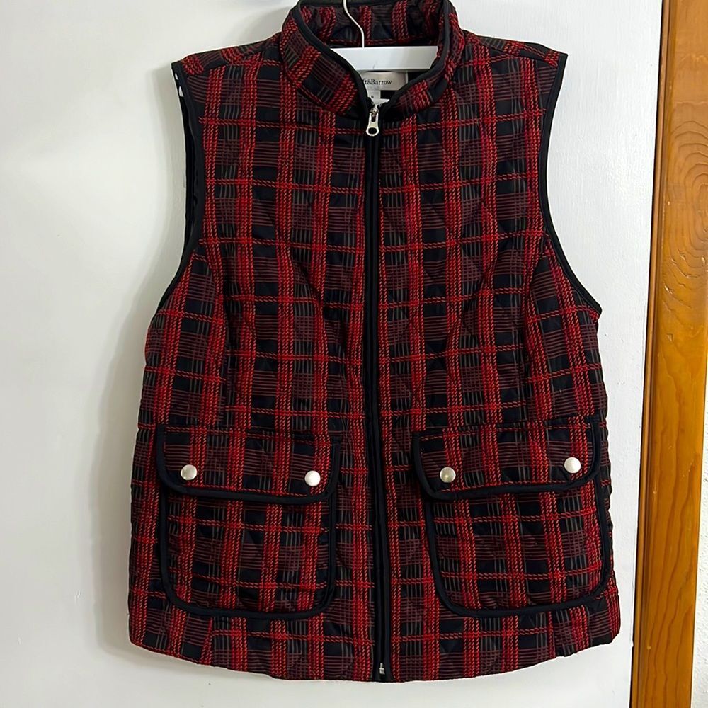 Croft and Barrow below the hip zip up puffer vest SZ S